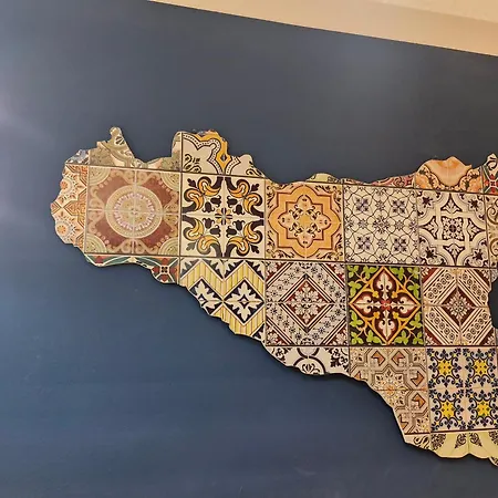 Politeama Center לינה וארוחת בוקר 3*